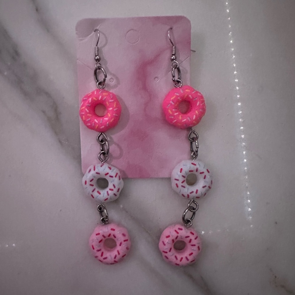Beautiful Wednesdays we were pink, doughnut, dessert, dangled earrings handmade) - Picture 3 of 7